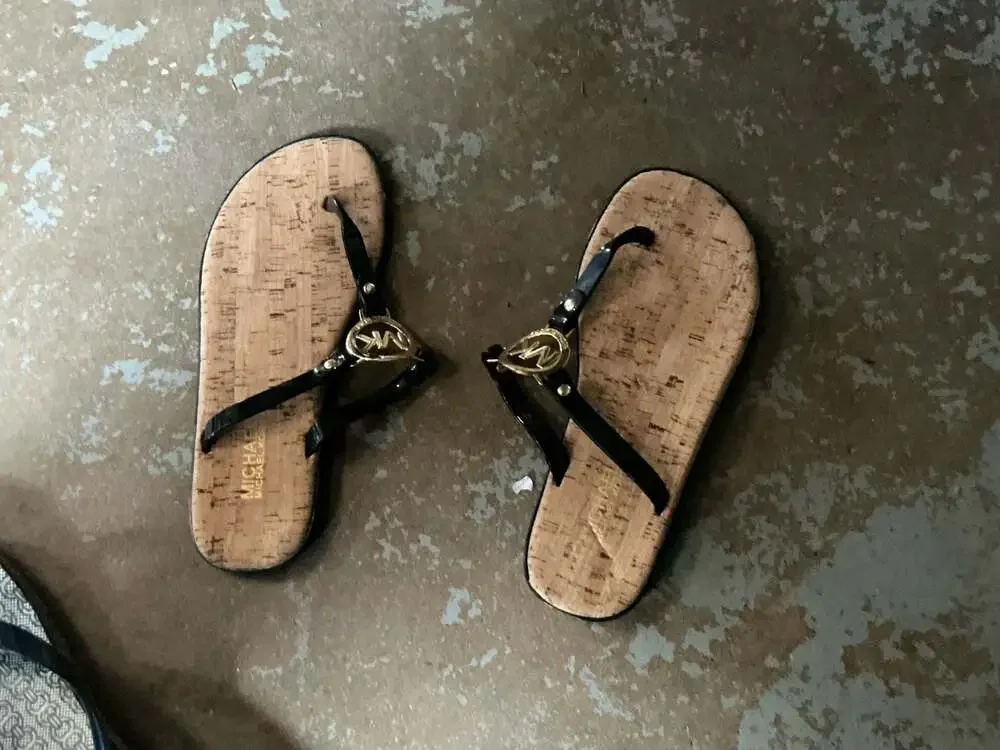 Michael Kors MK Charm Jelly Sandals Thong Flip Flops Black Silver size 8